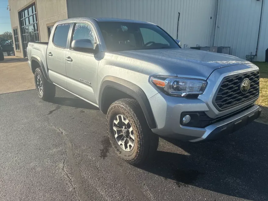 2023 Toyota Tacoma V6 photo 1