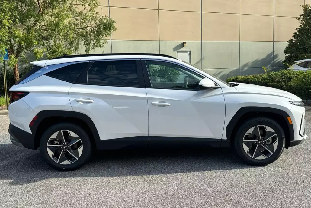 2025 Hyundai Tucson SEL photo 1