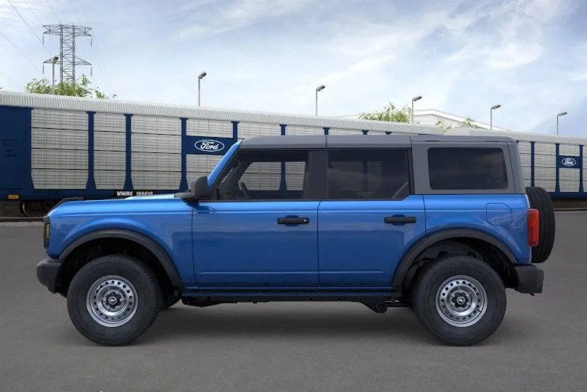2025 Ford Bronco Base photo 1