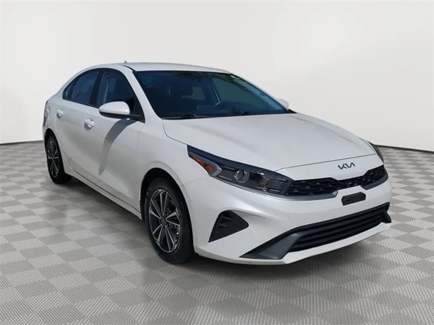 2024 Kia Forte LXS photo 1