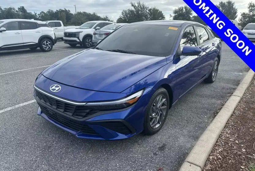 2024 Hyundai Elantra SEL photo 1