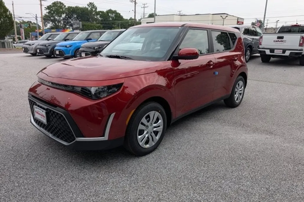 2025 Kia Soul LX photo 1