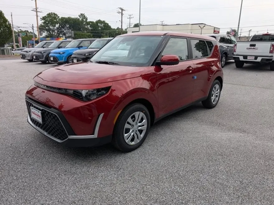 2025 Kia Soul LX photo 1