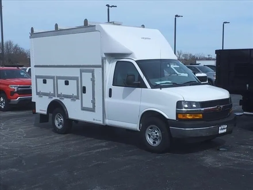 2025 Chevrolet Express 3500 Cutaway Van photo 1