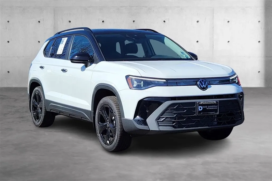 2025 Volkswagen Taos SE photo 1
