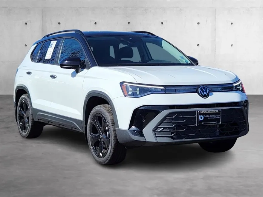 2025 Volkswagen Taos SE photo 1