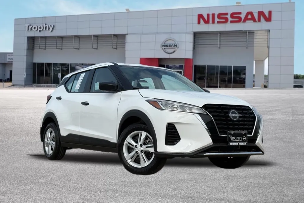 2025 Nissan Kicks Play S photo 1