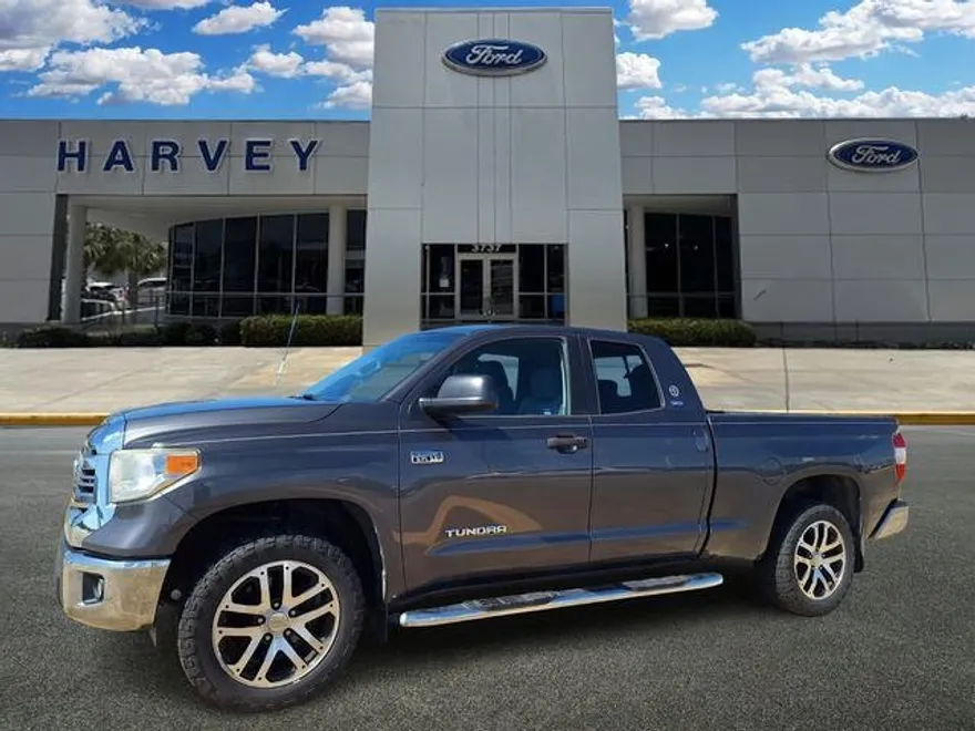2017 Toyota Tundra SR5 photo 1
