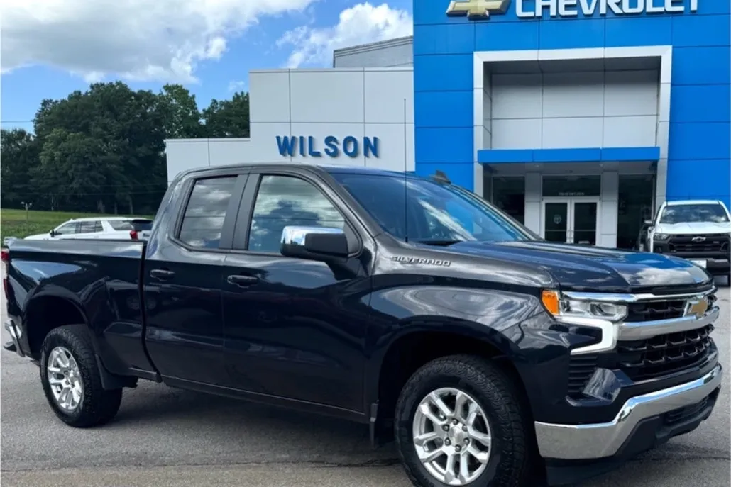 2023 Chevrolet Silverado 1500 LT photo 1