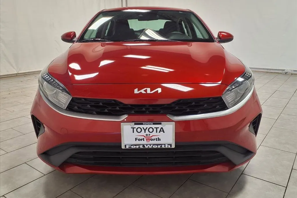 2024 Kia Forte LXS photo 1