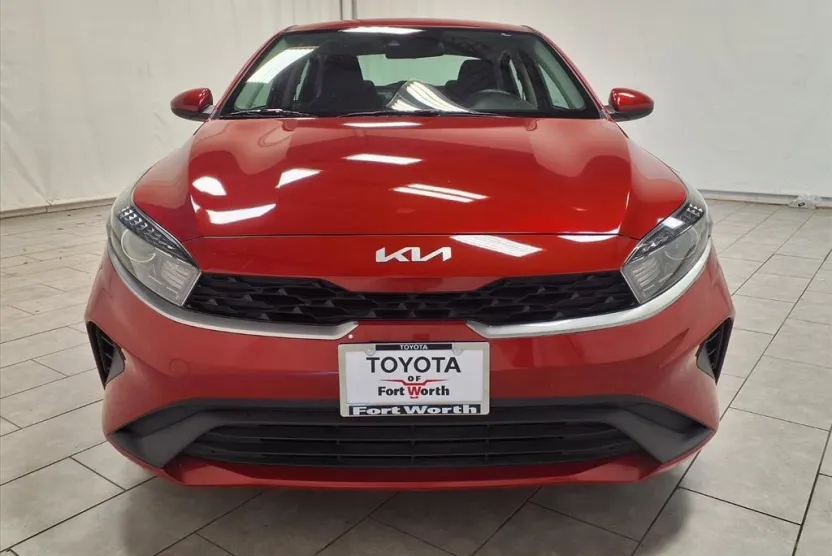 2024 Kia Forte LXS photo 1