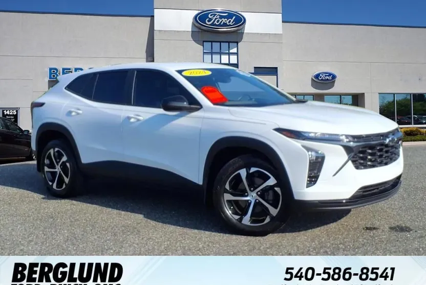 2024 Chevrolet Trax photo 1
