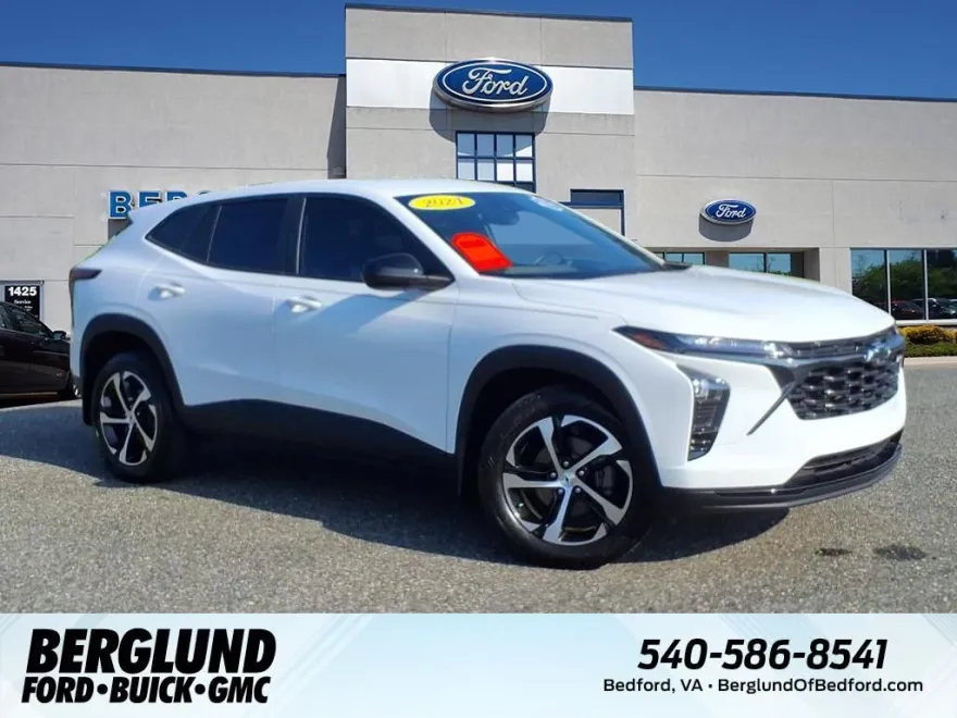 2024 Chevrolet Trax photo 1
