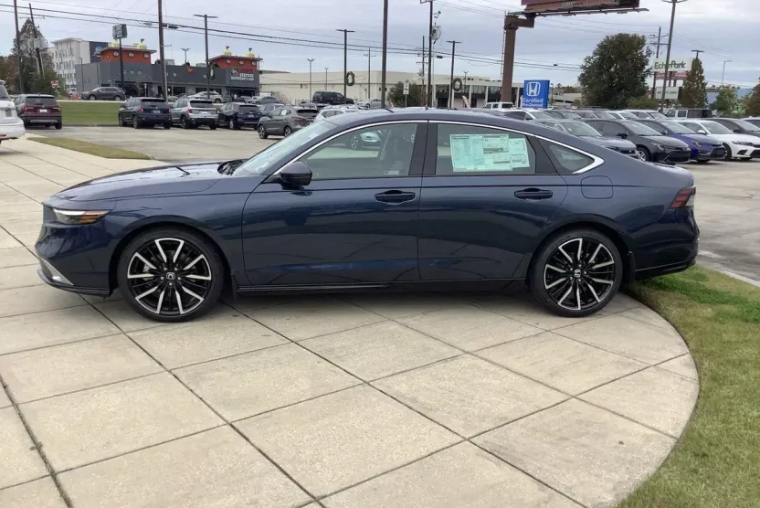 2025 Honda Accord Hybrid Touring photo 1