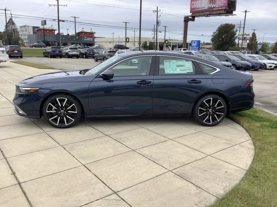 2025 Honda Accord Hybrid Touring photo 1