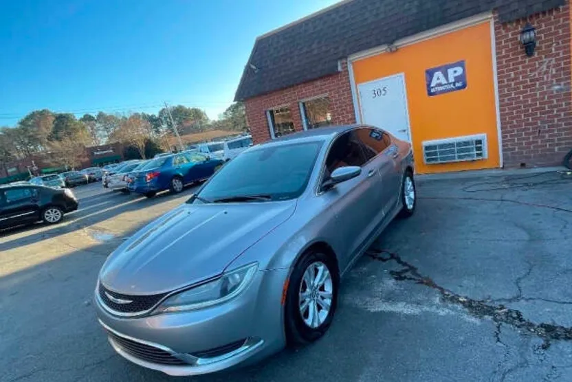 2015 Chrysler 200 Limited photo 1