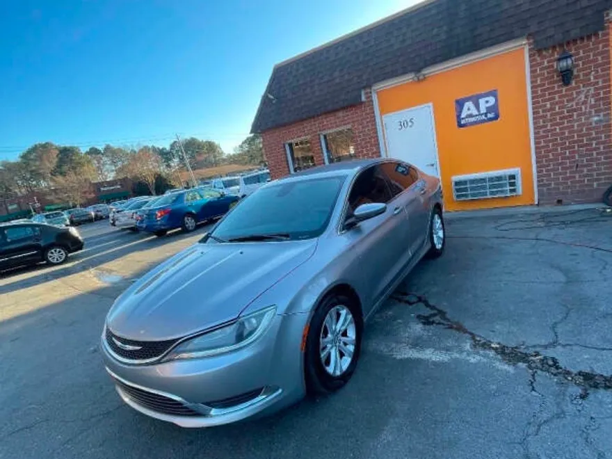 2015 Chrysler 200 Limited photo 1