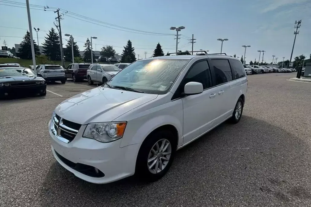 2019 Dodge Grand Caravan SXT photo 1