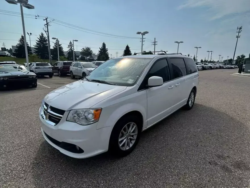 2019 Dodge Grand Caravan SXT photo 1