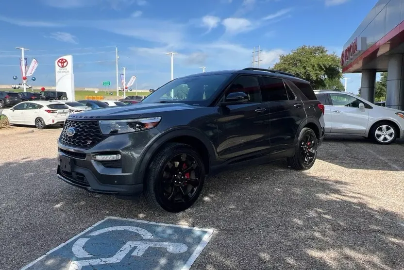 2020 Ford Explorer ST photo 1