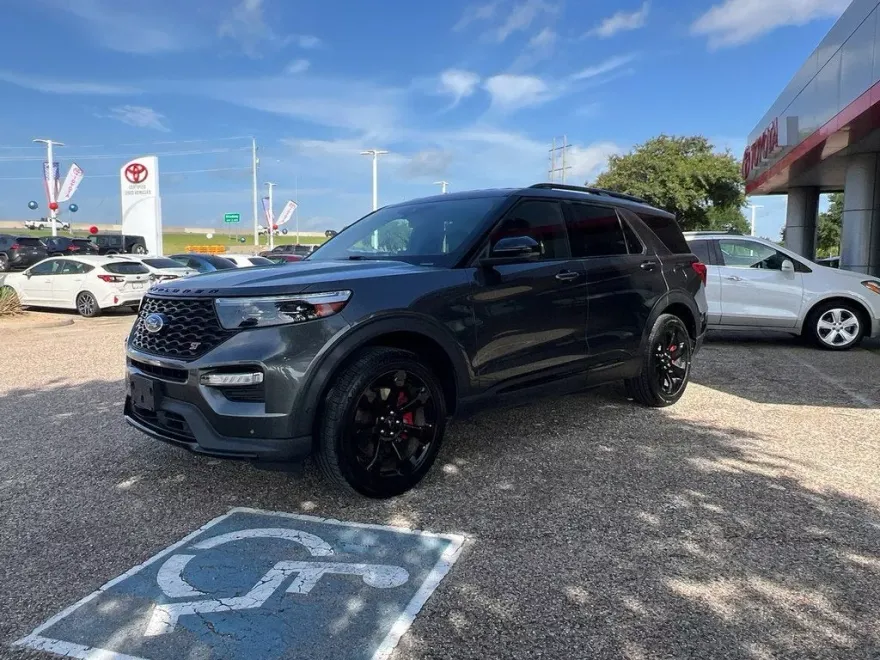 2020 Ford Explorer ST photo 1