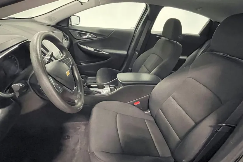2022 Chevrolet Malibu LS photo 1