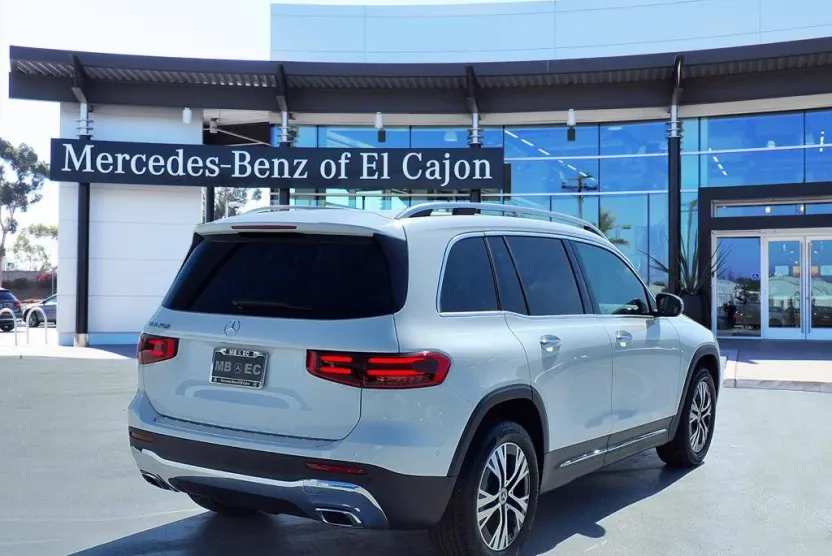 2026 Mercedes Benz GLB 250 photo 1