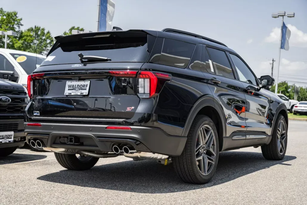 2025 Ford Explorer ST photo 1
