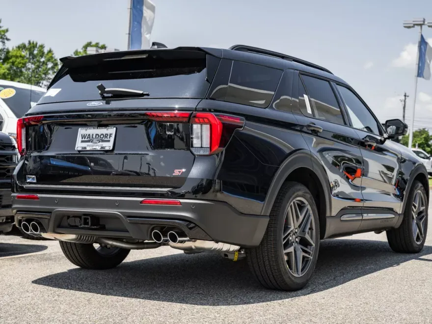 2025 Ford Explorer ST photo 1