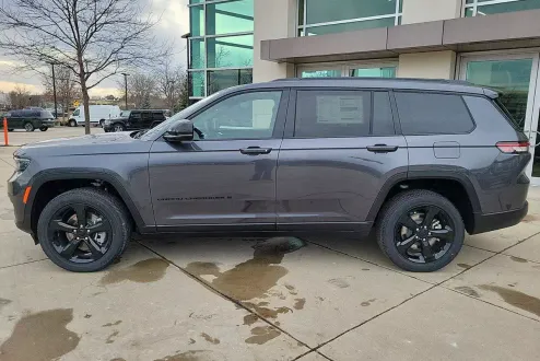 2025 Jeep Grand Cherokee Altitude X photo 2