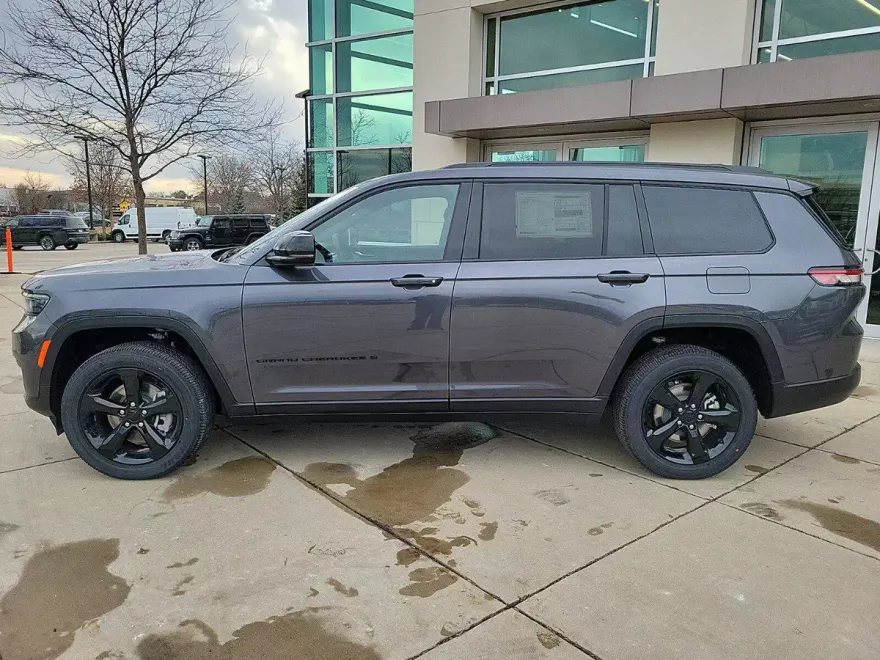 2025 Jeep Grand Cherokee Altitude X photo 2