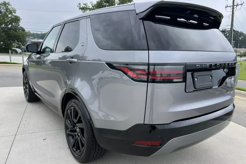 2023 Land Rover Discovery S R-Dynamic photo 1