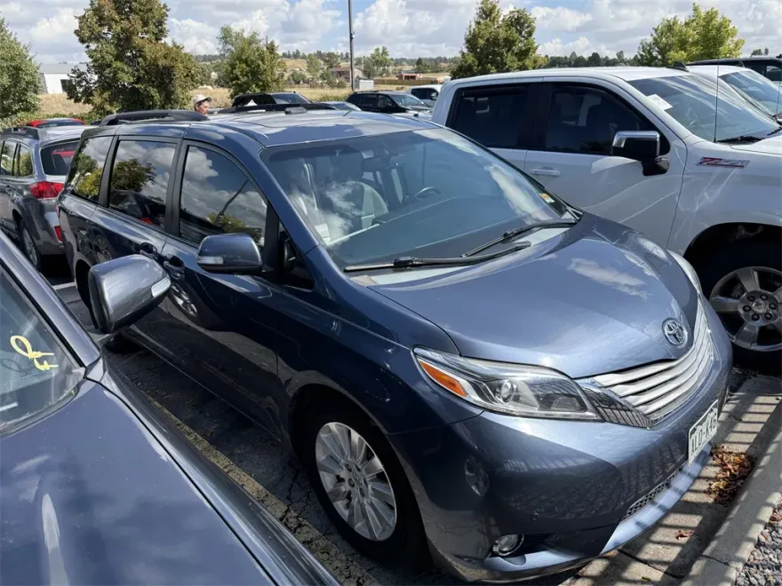 2015 Toyota Sienna Limited photo 1