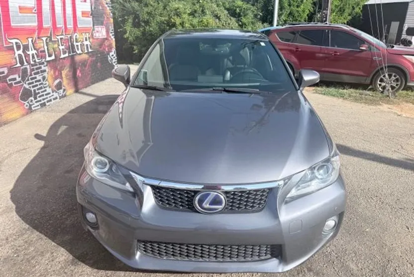 2013 Lexus CT 200h photo 1