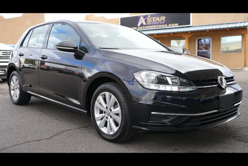 2021 Volkswagen Golf TSI photo 1