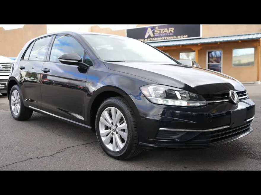 2021 Volkswagen Golf TSI photo 1