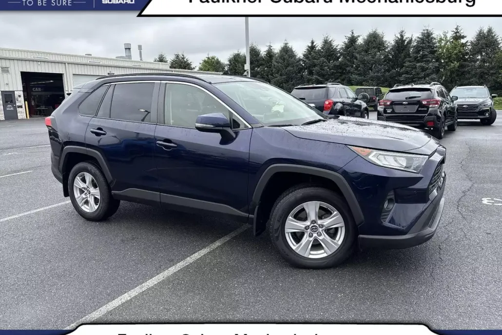 2019 Toyota RAV4 XLE photo 1