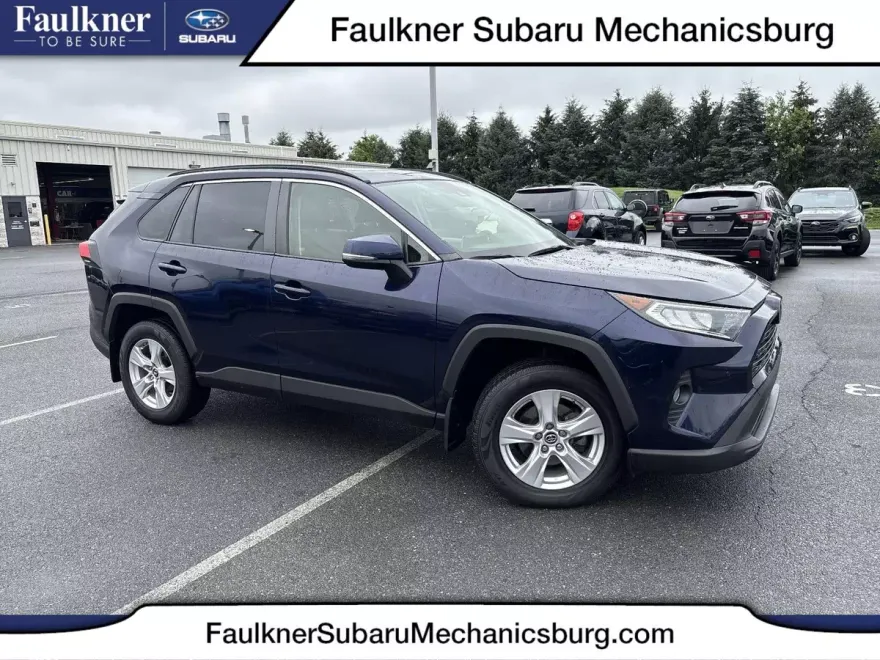 2019 Toyota RAV4 XLE photo 1