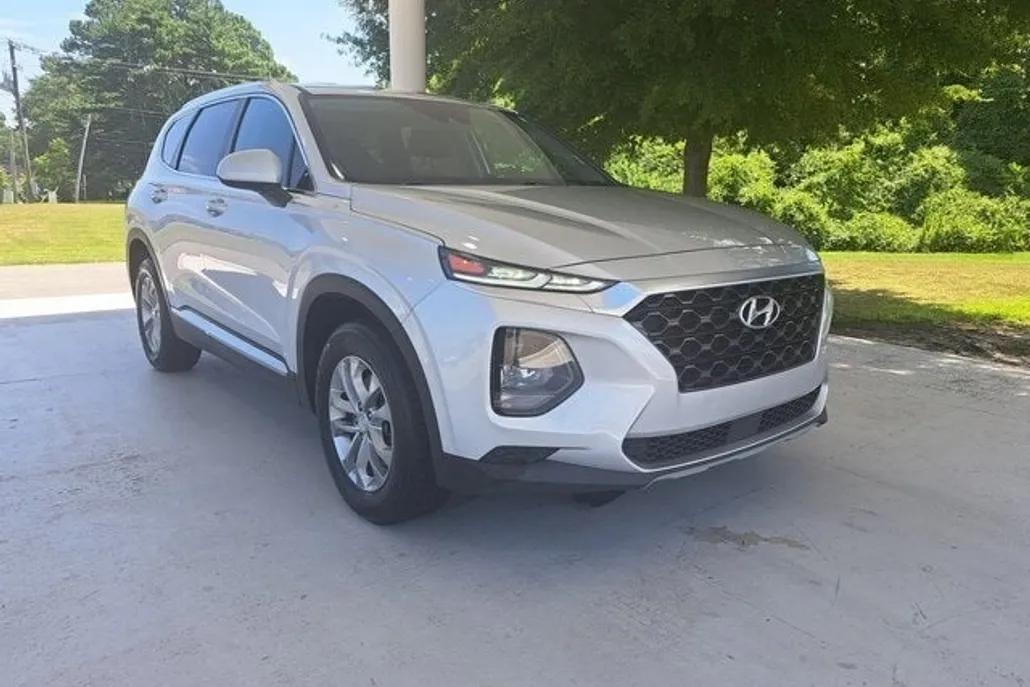 2019 Hyundai Santa Fe SE photo 1