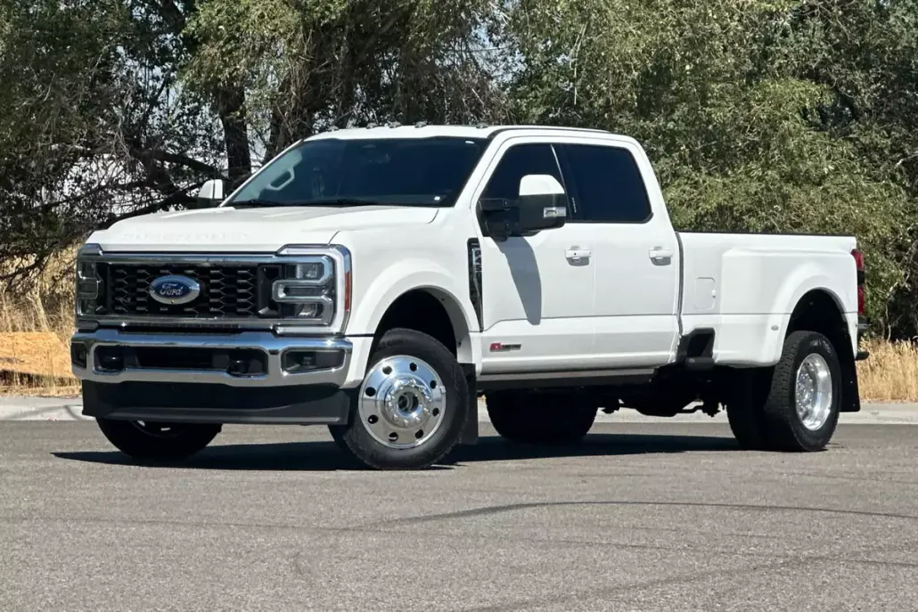 2023 Ford F-450 Lariat photo 1
