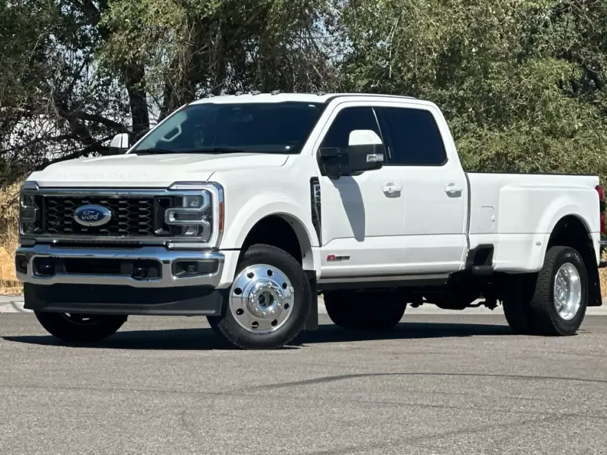 2023 Ford F-450 Lariat photo 1