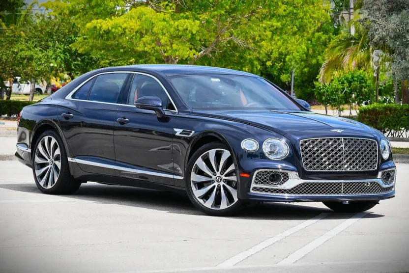 2022 Bentley Flying Spur V8 photo 1