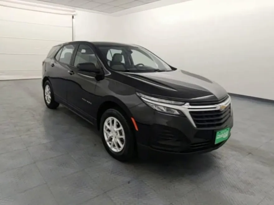 2022 Chevrolet Equinox LS photo 1