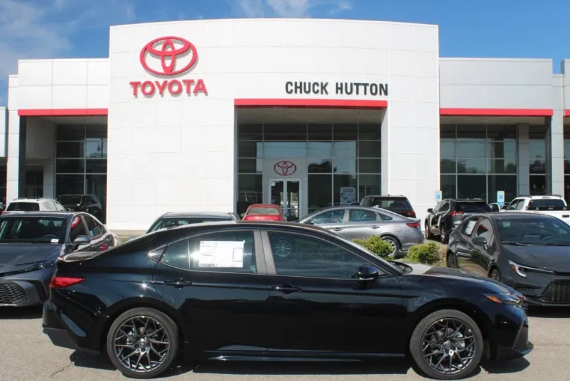 2026 Toyota Camry SE photo 1
