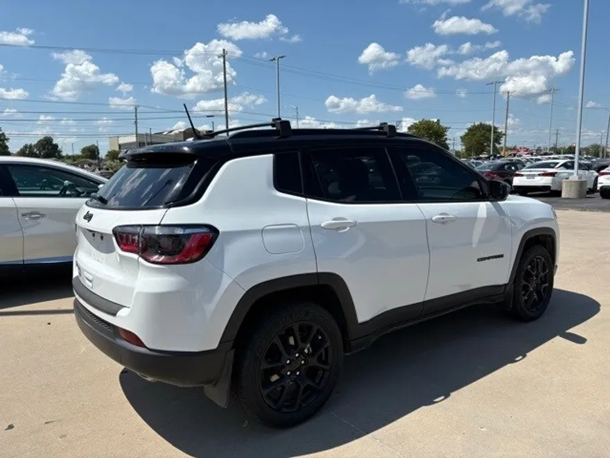 2022 Jeep Compass Altitude photo 1