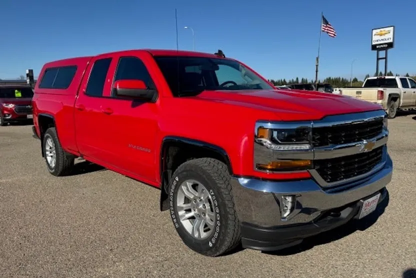 2016 Chevrolet Silverado LT photo 1
