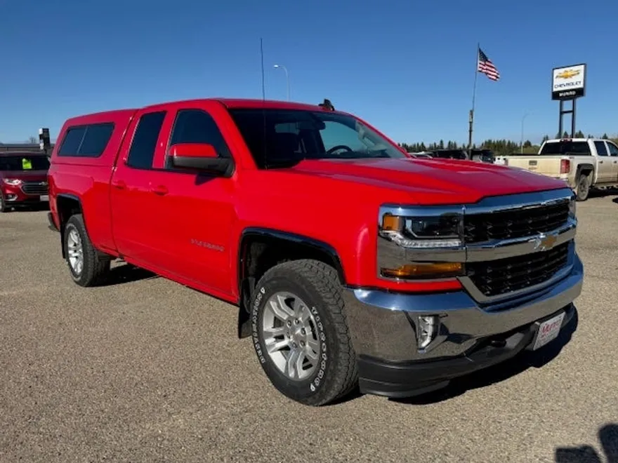 2016 Chevrolet Silverado LT photo 1