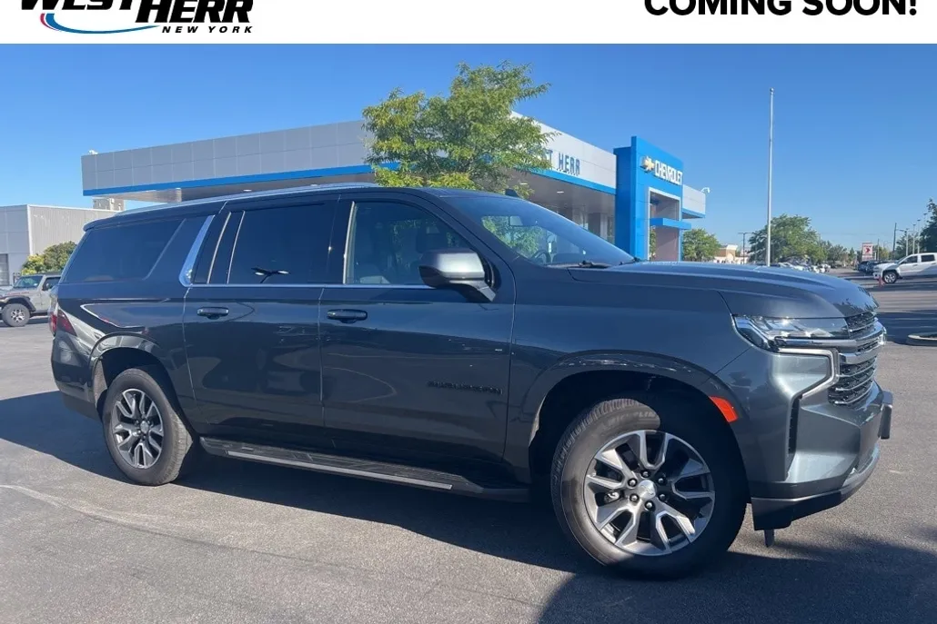 2021 Chevrolet Suburban LT photo 1