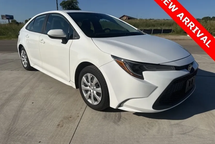 2021 Toyota Corolla LE photo 1