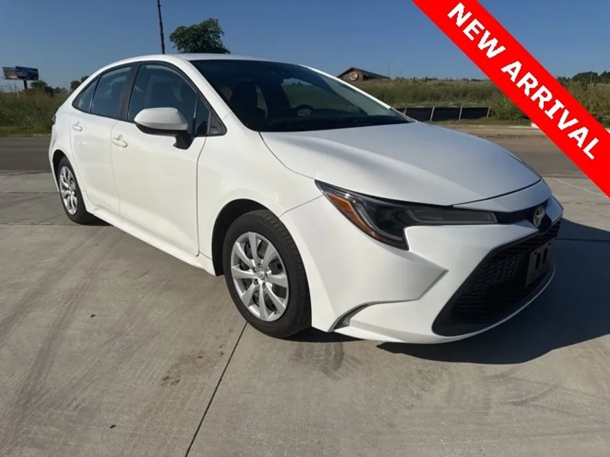 2021 Toyota Corolla LE photo 1